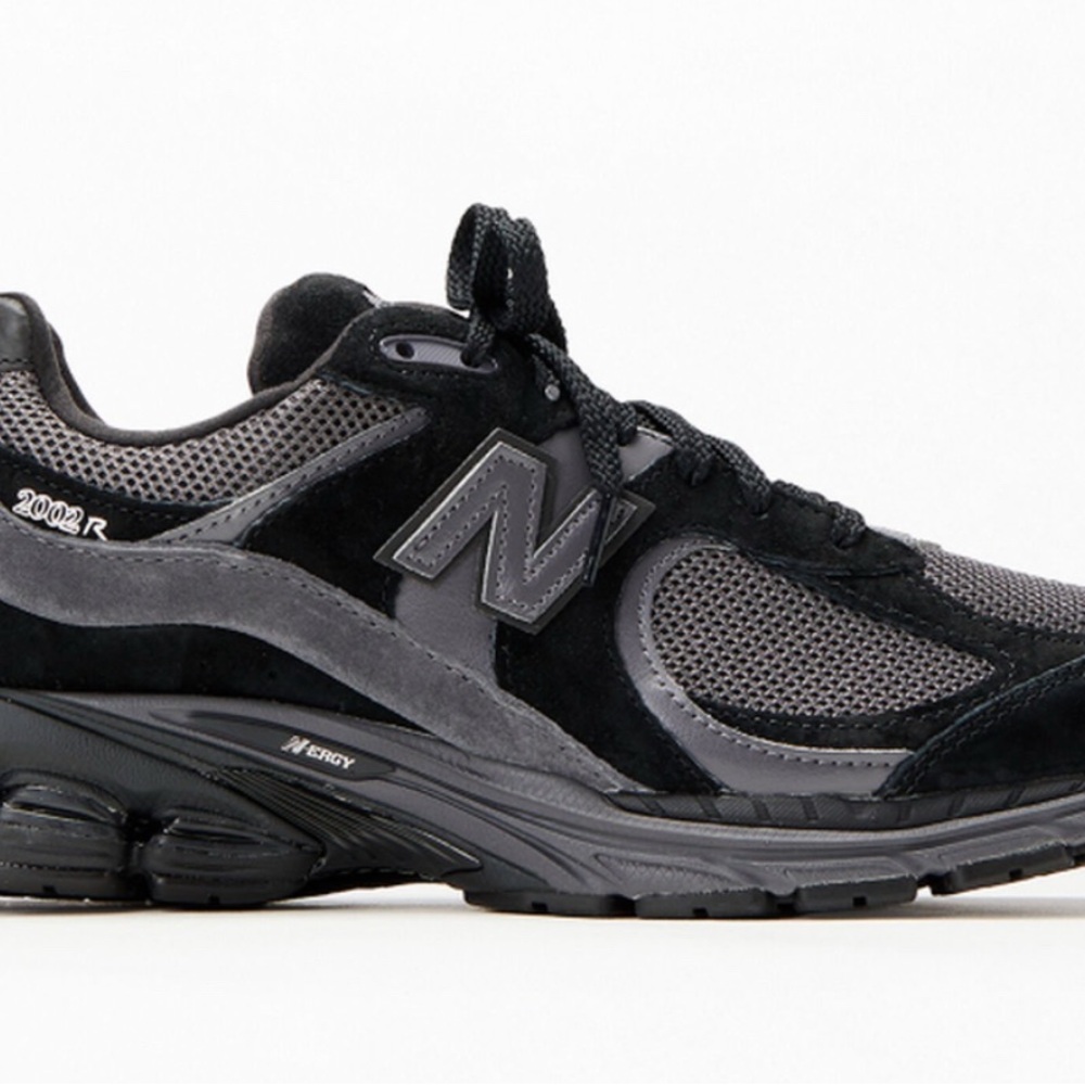 New Balance Black Sneakers